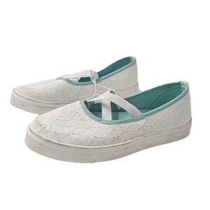 Oomphies Quinn Floral Eyelet Mary Jane Shoes White Teal Youth Size 3 NWT Girls